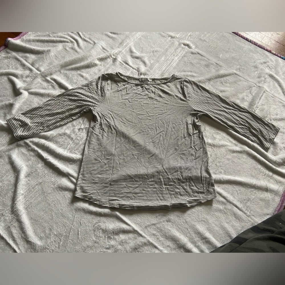 Three quarter sleeve spandex like top